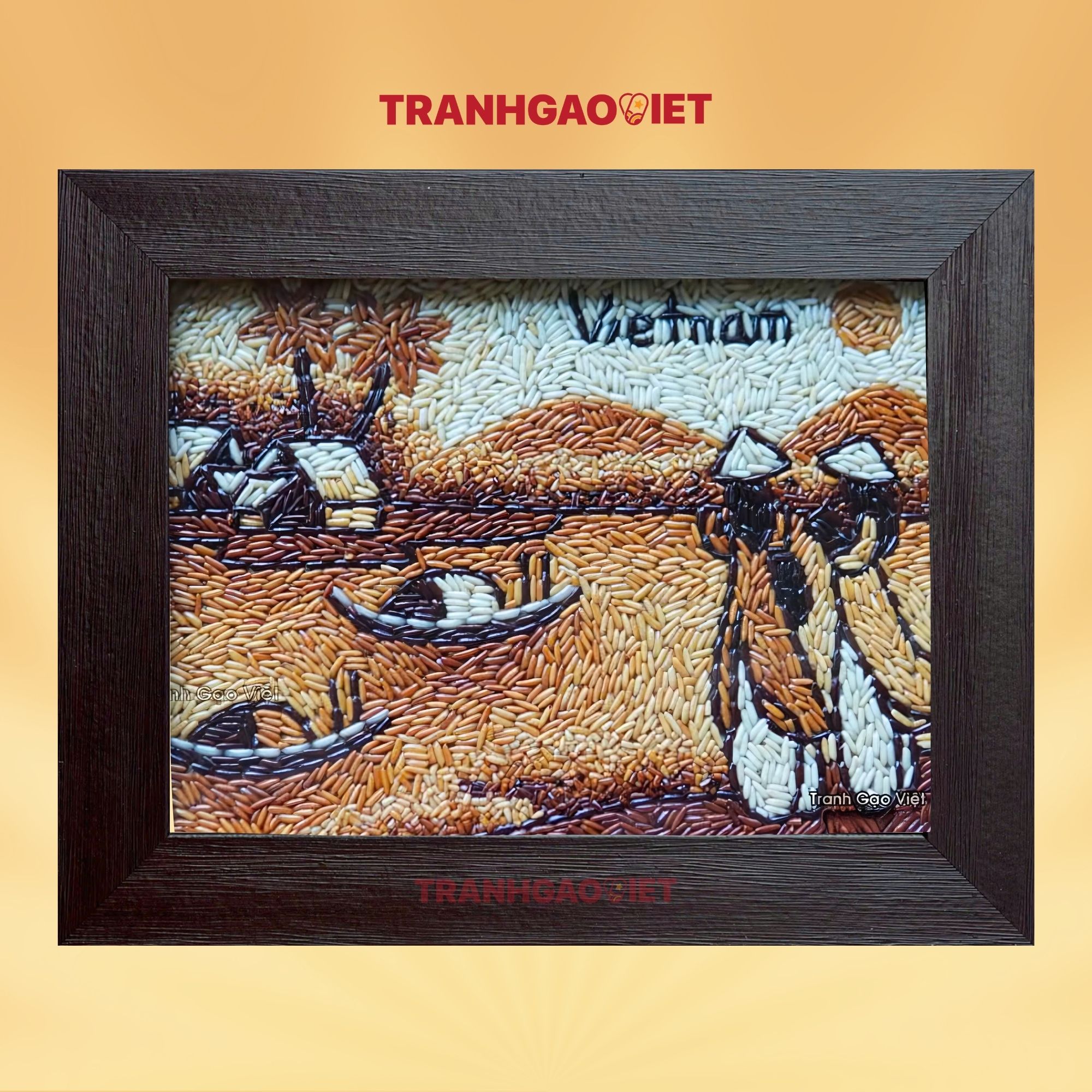 Tranh gạo &aacute;o d&agrave;i b&ecirc;n s&ocirc;ng