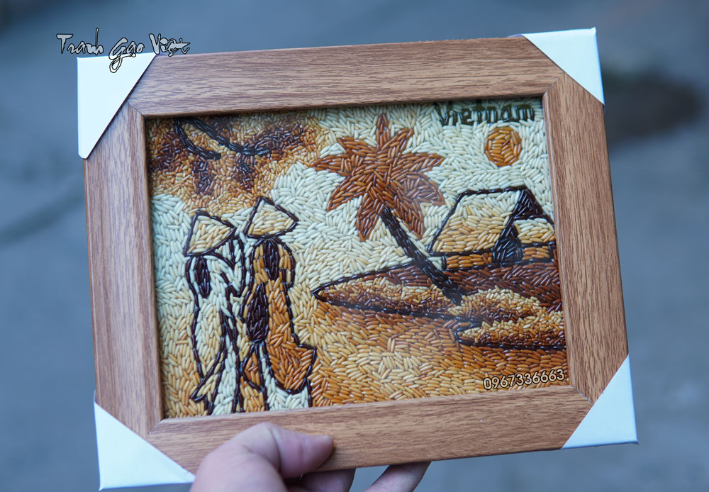 Tranh gạo để b&agrave;n hai c&ocirc; g&aacute;i &aacute;o d&agrave;i