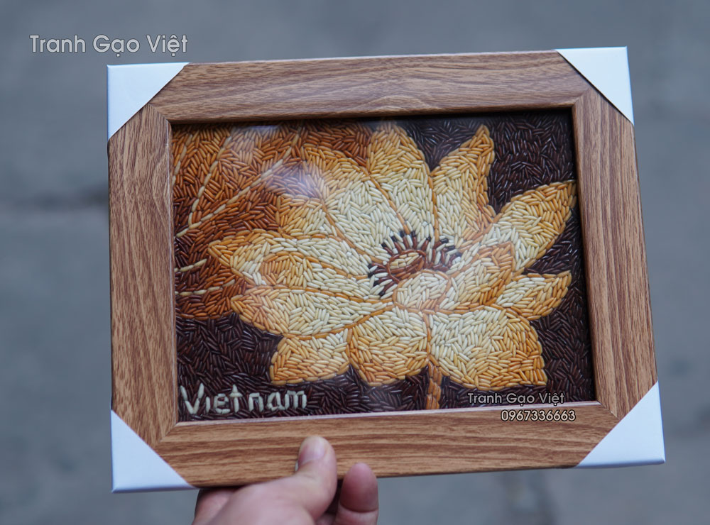 Tranh gạo hoa sen để b&agrave;n