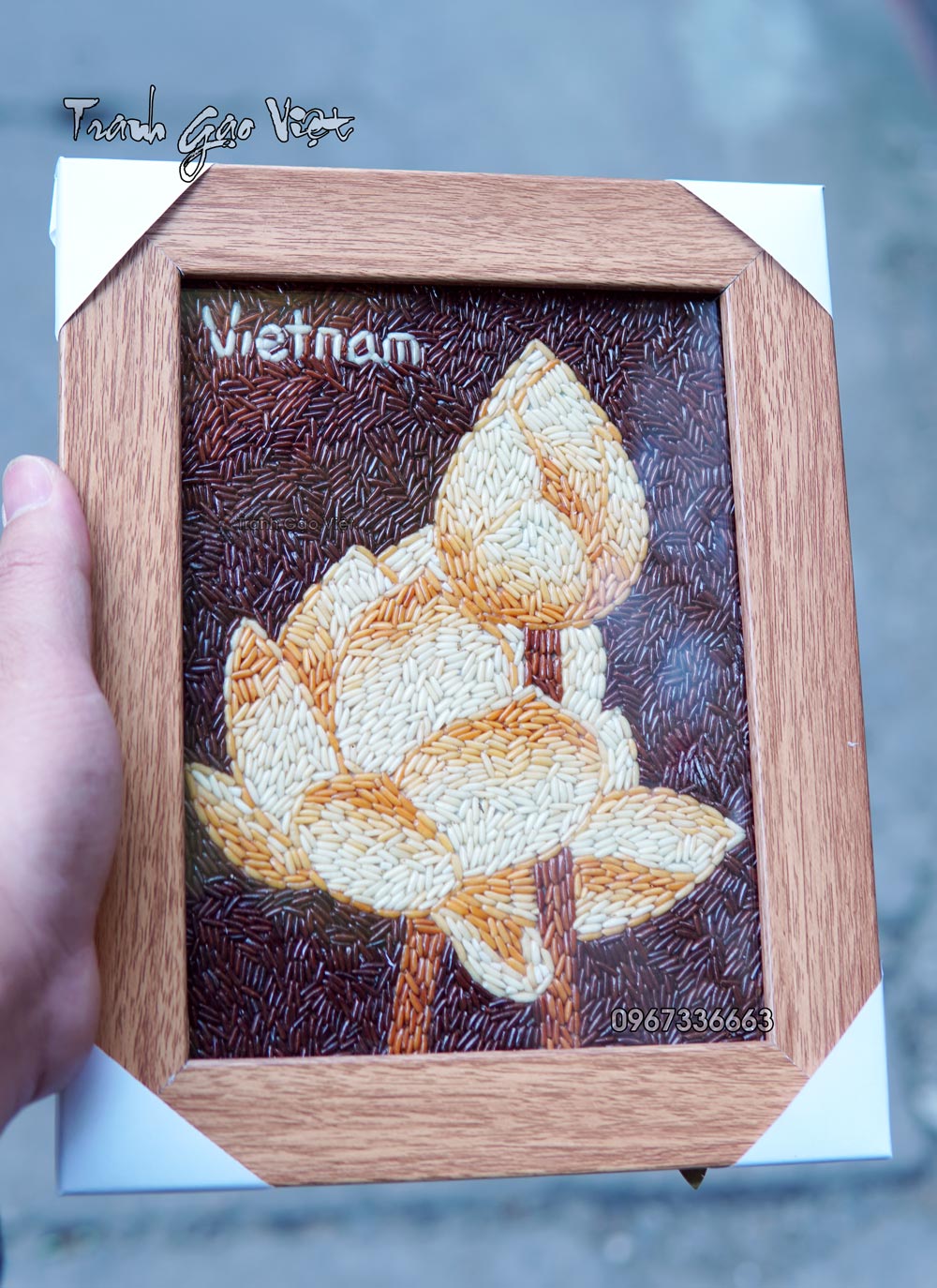 Tranh gạo hoa sen để bàn