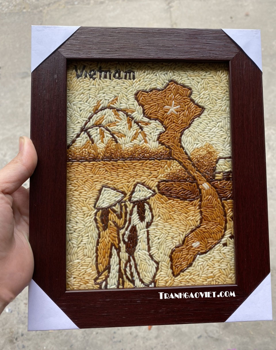 tranh cô gái và bản đồ việt nam