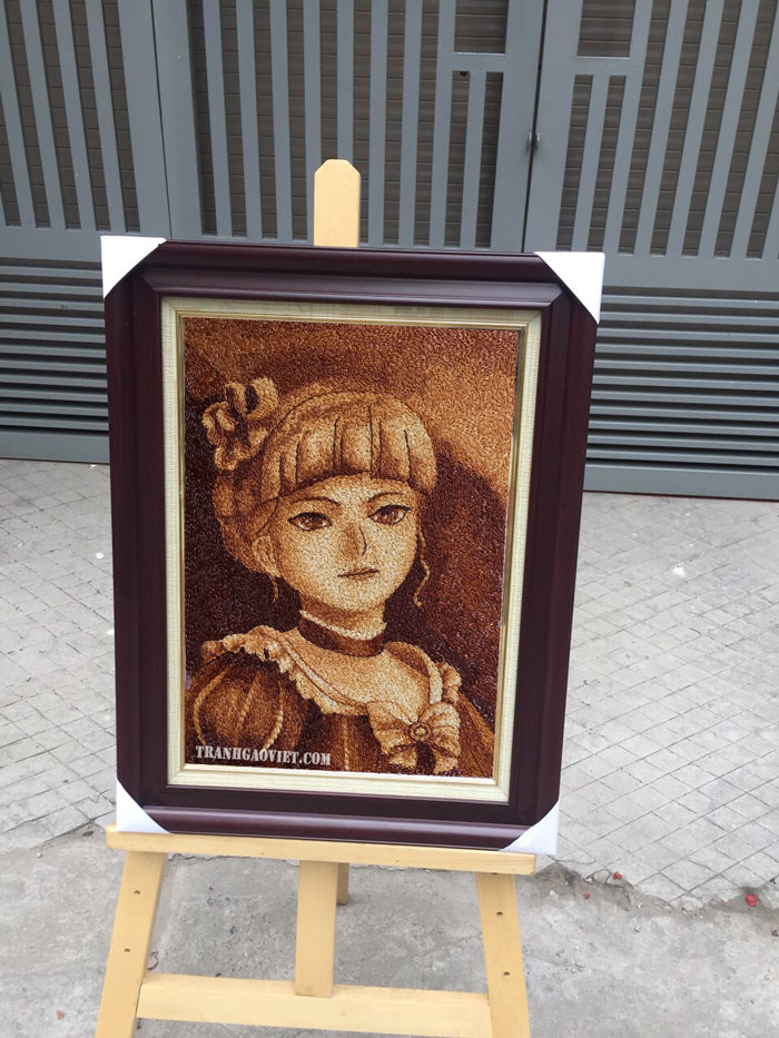 Tranh đặt theo y&ecirc;u được xếp từ hạt gạo mang vẻ đẹp ấn tượng, độc đ&aacute;ng v&agrave; mang đến cho người xem cảm nhận thật tuyệt vời khi trưng b&agrave;y ở một kh&ocirc;ng gian n&agrave;o đ&oacute;