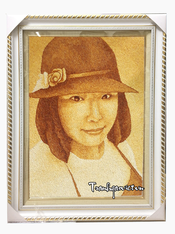 Tranh gạo ch&acirc;n dung c&ocirc; g&aacute;i kh&aacute;ch đặt l&agrave;m qu&agrave; tặng bạn