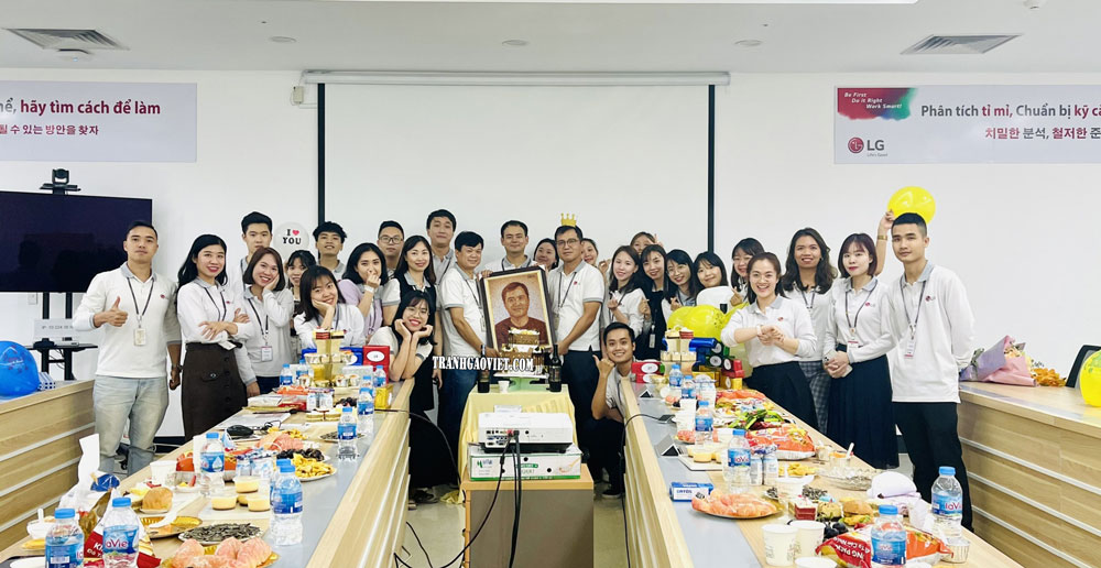 tranh ch&acirc;n dung tặng sếp của LG Hải Ph&ograve;ng