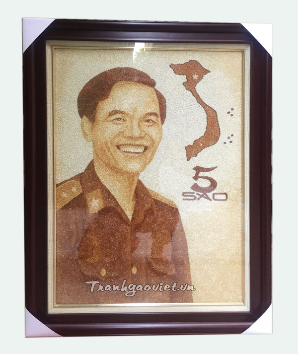 Tranh gạo đặt của kh&aacute;ch thiết kế theo y&ecirc;u cầu logo 5 sao v&agrave; bản đồ Việt Nam k&egrave;m h&igrave;nh ảnh ch&acirc;n dung được l&ecirc;n market v&agrave; xếp theo y&ecirc;u cầu của kh&aacute;ch. Đ&acirc;y thực sự l&agrave; m&oacute;n qu&agrave; Việt Nam &yacute; nghĩa v&agrave; độc đ&aacute;o.