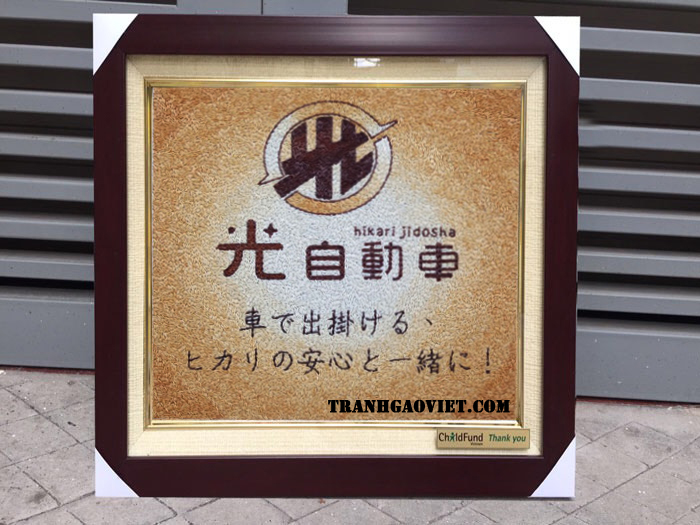 Tranh gạo logo kh&aacute;ch đặt l&agrave;m qu&agrave; tặng mang đi nước ngo&agrave;i