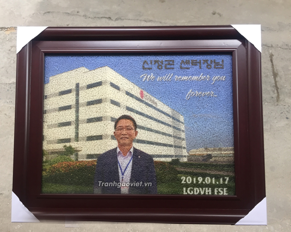 Tranh logo nhà máy LG và hình chân dung được market theo yêu cầu của khách