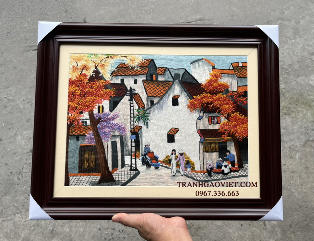 Tranh thêu tay truyền thống