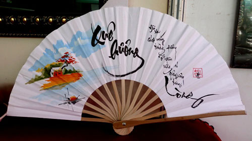 Quạt giấy handmade làm quà lưu niệm việt nam