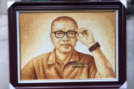 Tranh gạo chân dung món quà độc đáo ý nghĩa