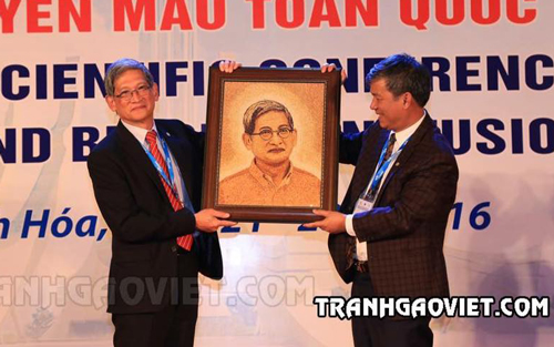 Tranh gạo chân dung khách hàng