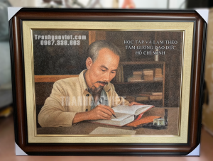Tranh gạo Chân dung Bác Hồ ngồi làm việc