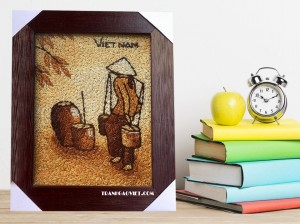 Tranh để bàn gánh bước