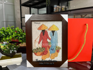 Tranh cô gái gánh hoa