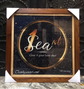 Logo tranh gạo màu khung gỗ