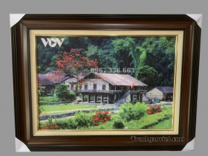 Tranh gạo phong cảnh ngôi nhà sàn