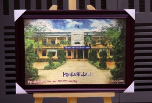 Tranh gạo màu quà tặng nhà trường
