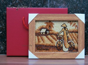Tranh gạo áo dài xe đạp